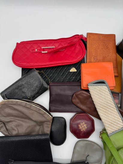 Lot de sacs, pochettes et porte-monnaie vintage
Ensemble...