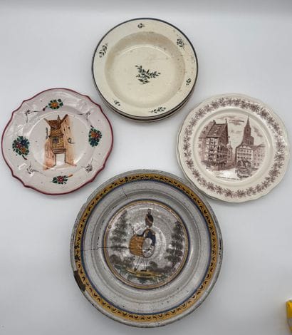 Lot d’assiettes en faïence et céramique diverses...