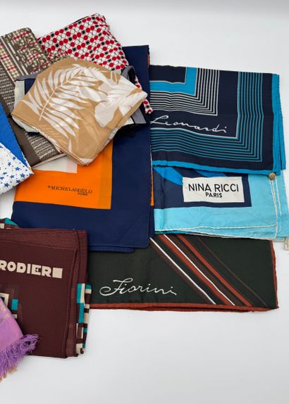 Lot de foulards de marques et qualités diverses
Ensemble...