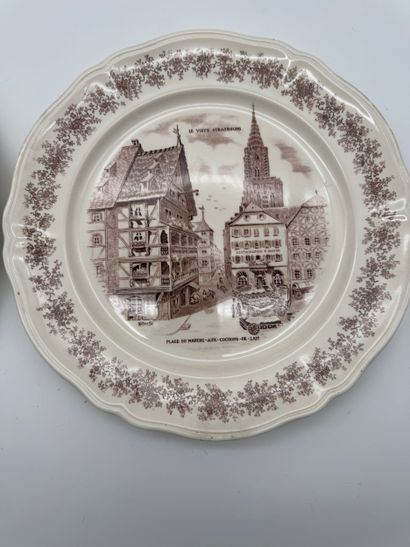 Lot d’assiettes en faïence et céramique diverses...