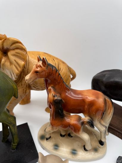 Lot de sujets animaliers en porcelaine, en...