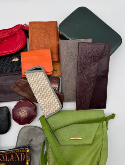 Lot de sacs, pochettes et porte-monnaie vintage
Ensemble...