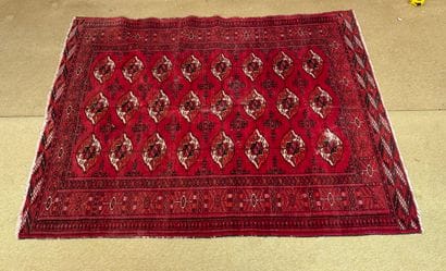 Wool carpet with guls decoration, in the...