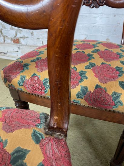 Suite de 4 chaises de style victorien (fin...