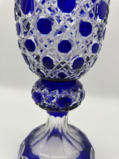 Cristal de Bohême - Important vase cornet...