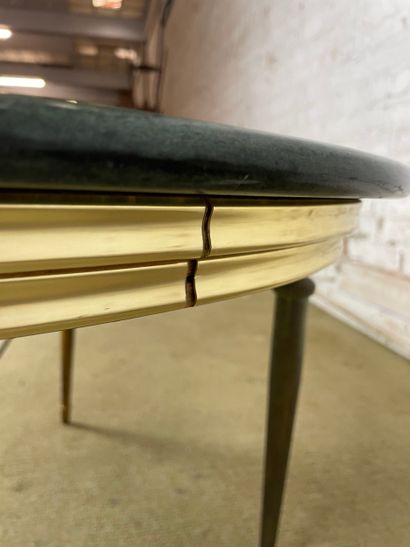 Table basse en laiton et marbre vert, dans...