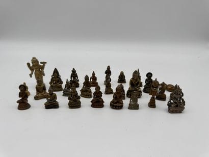 Lot de petites figurines bouddhistes
Ensemble...