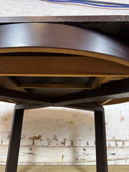 Ensemble de salle à manger moderniste dans...