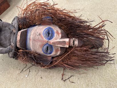 Anthropomorphic mask with figure - Central...