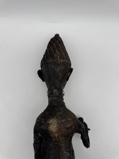 African copper-alloy sculpture - Male figure
Sculpture...