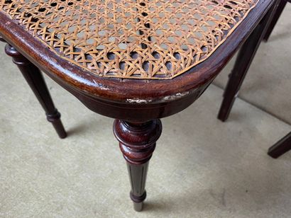 Suite de six chaises dans le goût de Thonet...