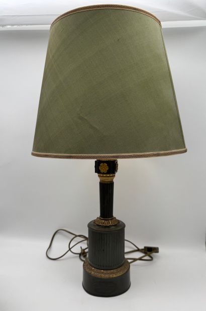 Lot de 4 lampes de table
Ensemble comprenant...