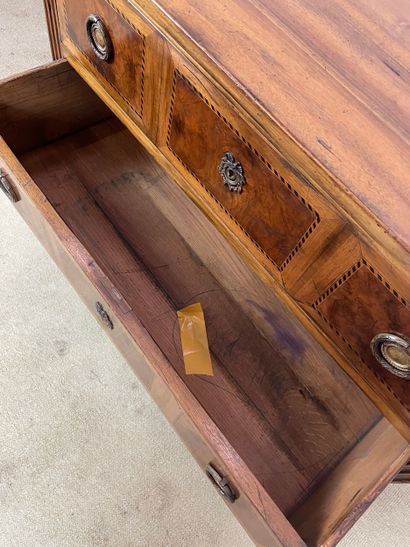 Commode sauteuse de style Louis XVI
Commode...