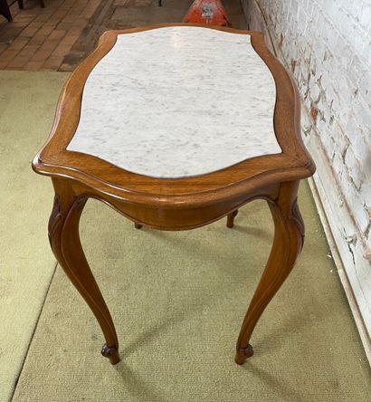 Table d’appoint de style Louis XV 
Petite...
