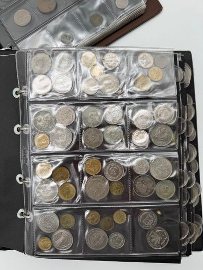 Lot de 2 classeurs numismatiques avec monnaies
Ensemble...