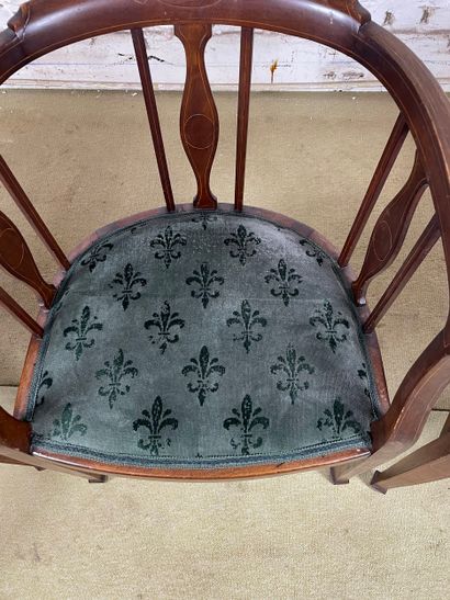 Suite de 3 fauteuils dits « baignoire » de...