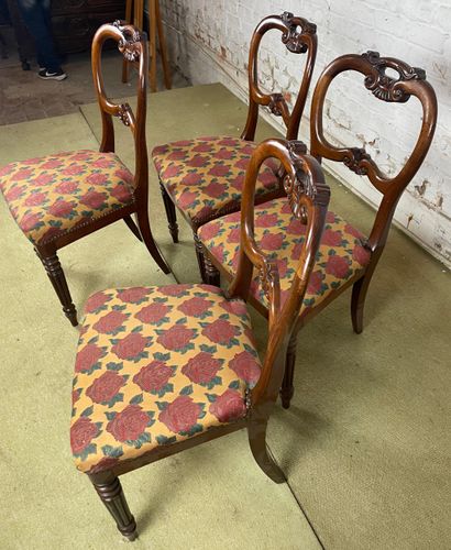 Suite de 4 chaises de style victorien (fin...