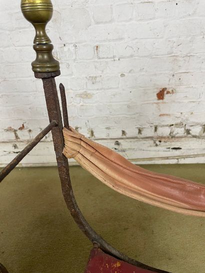 Paire de fauteuils de style néoclassique,...