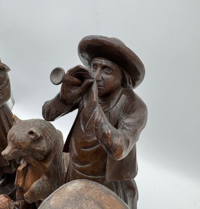 Set of wooden sculptures with various subjects
A...