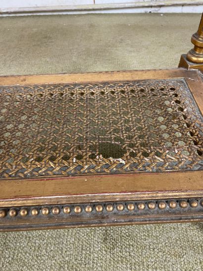 Guéridon à tablettes de style Louis XVI
Petit...