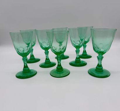 Série de huit verres en cristal d’ouraline...