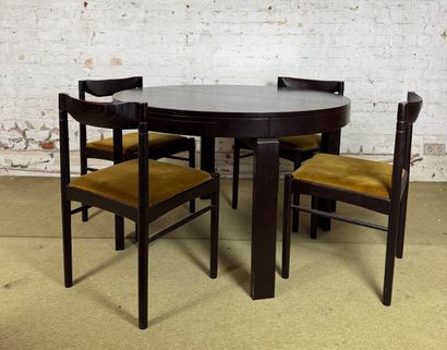 Ensemble de salle à manger moderniste dans...