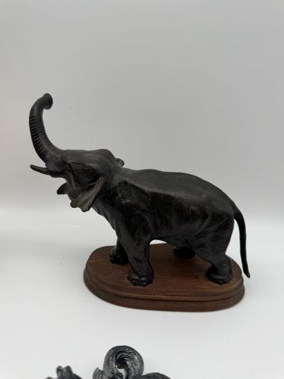 Lot de sujets animaliers en porcelaine, en...