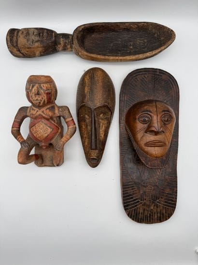Lot of African-style objects (masks and sculptures)
Set...