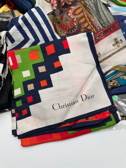 Lot de foulards de marques et qualités diverses
Ensemble...