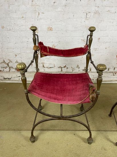 Paire de fauteuils de style néoclassique,...