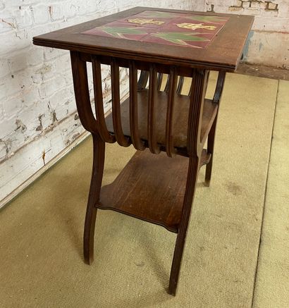 Table d’appoint en bois à plateau en carreaux...