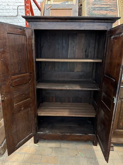 Armoire régionale en bois mouluré, travail...
