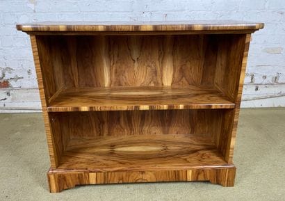 Petite bibliothèque basse en placage de bois...