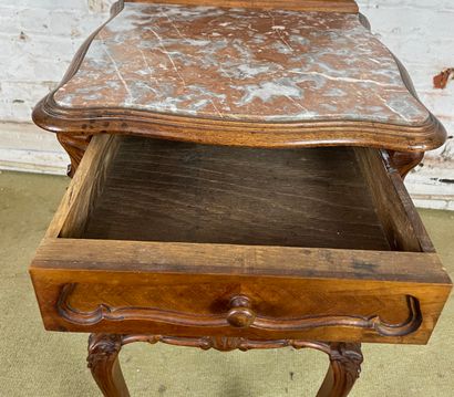Table de chevet à gradin en bois sculpté,...