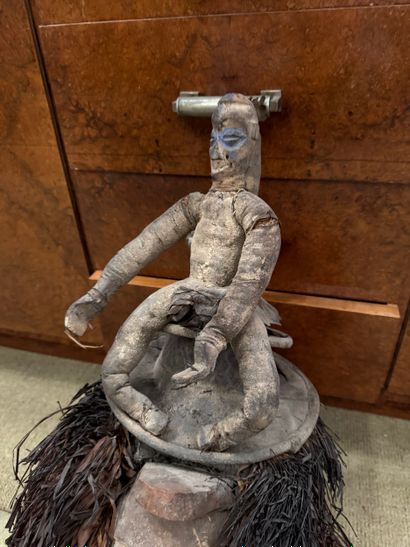 Anthropomorphic mask with figure - Central...
