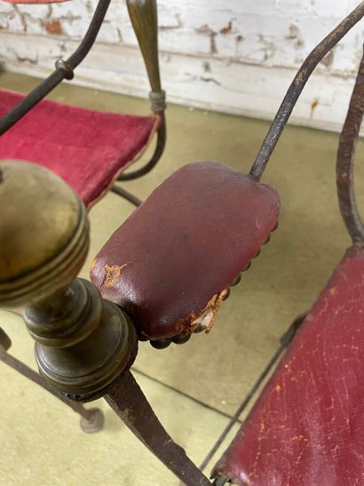 Paire de fauteuils de style néoclassique,...