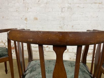 Suite de 3 fauteuils dits « baignoire » de...