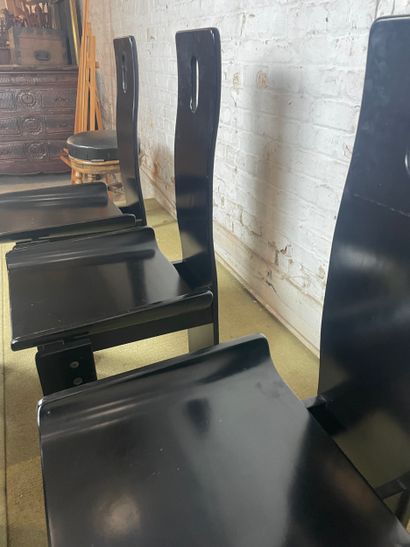 Suite de six chaises modèle Diago par Edoardo...