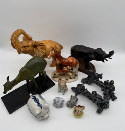Lot de sujets animaliers en porcelaine, en...