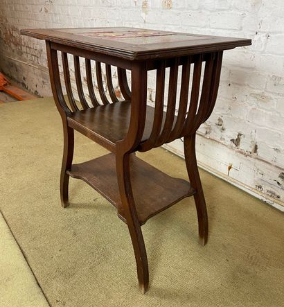 Table d’appoint en bois à plateau en carreaux...