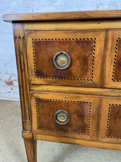 Commode sauteuse de style Louis XVI
Commode...
