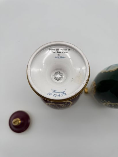 Caverswall China Co. Ltd - Paire de vases...
