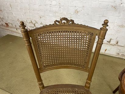 Lot de trois chaises en bois et cannage,...