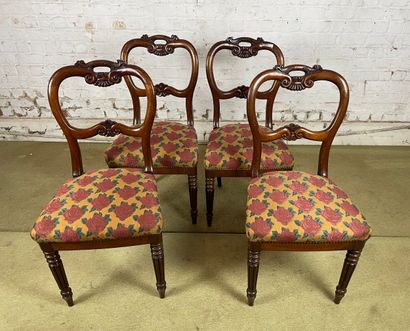 Suite de 4 chaises de style victorien (fin...