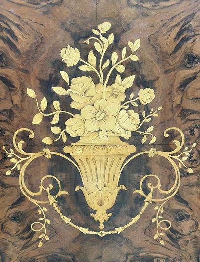 Meuble d’appui en placage et marqueterie,...