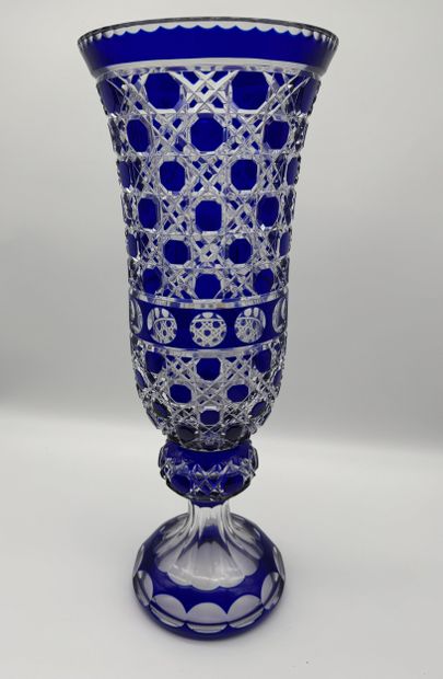 Cristal de Bohême - Important vase cornet...