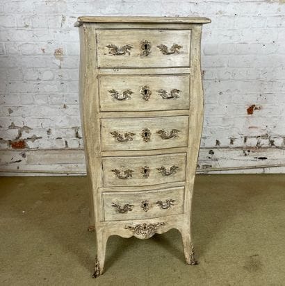 Chiffonnier de style Louis XV
Petit meuble...