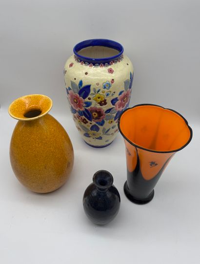 ot de 4 vases Boch / Keramis
Ensemble de...