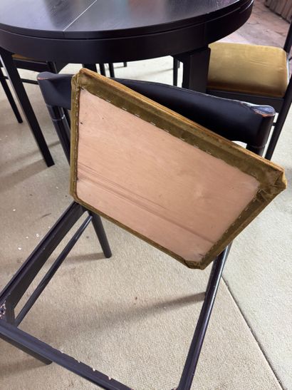 Ensemble de salle à manger moderniste dans...