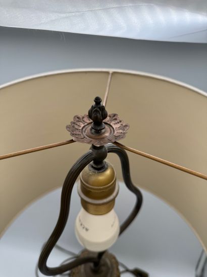 Lot de 4 lampes de table
Ensemble comprenant...